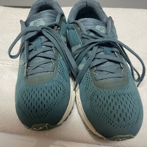 New Balance Women's Shoes in Teal and Gray